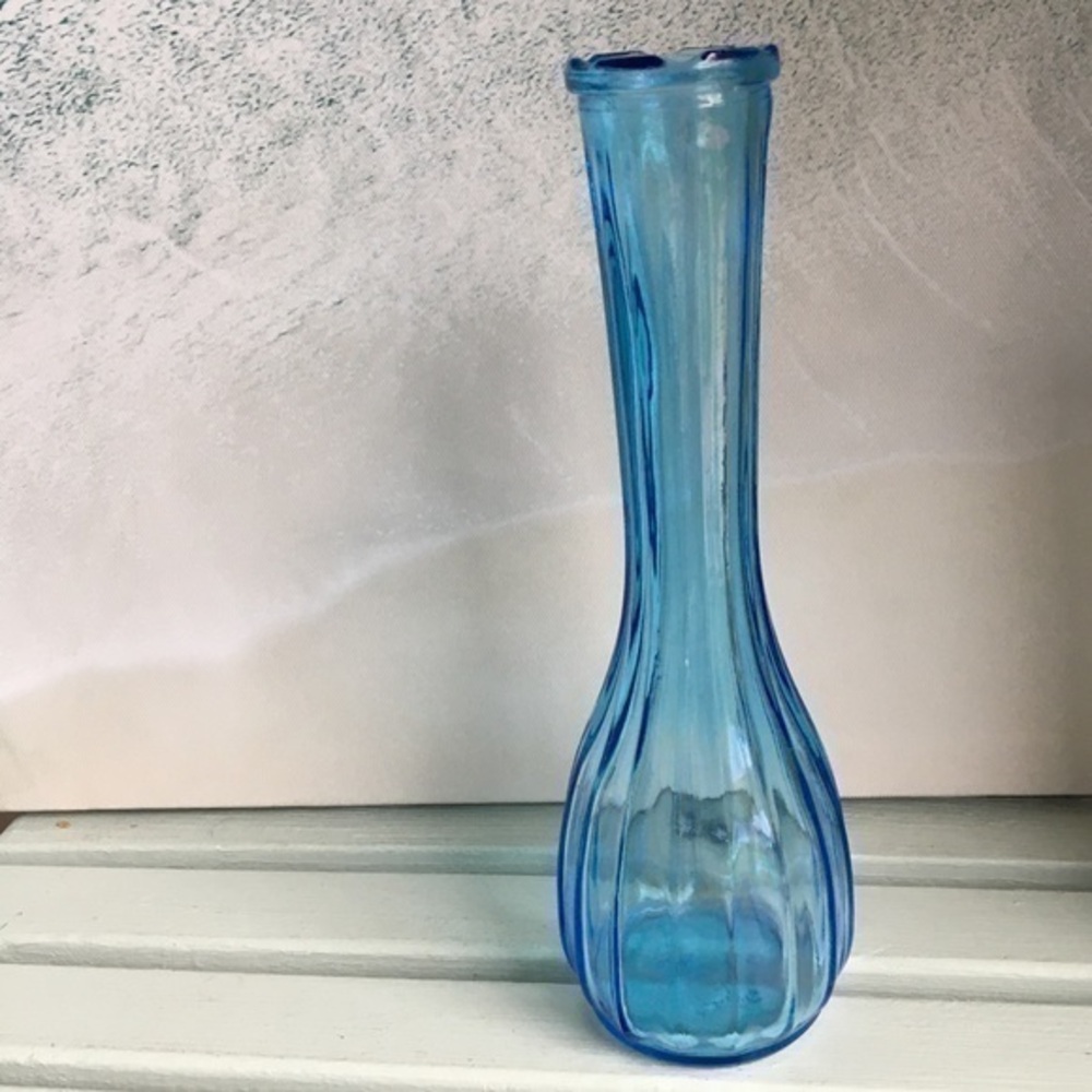 COPY - Vintage CLGCO Light Blue Indiana Glass Bud Base